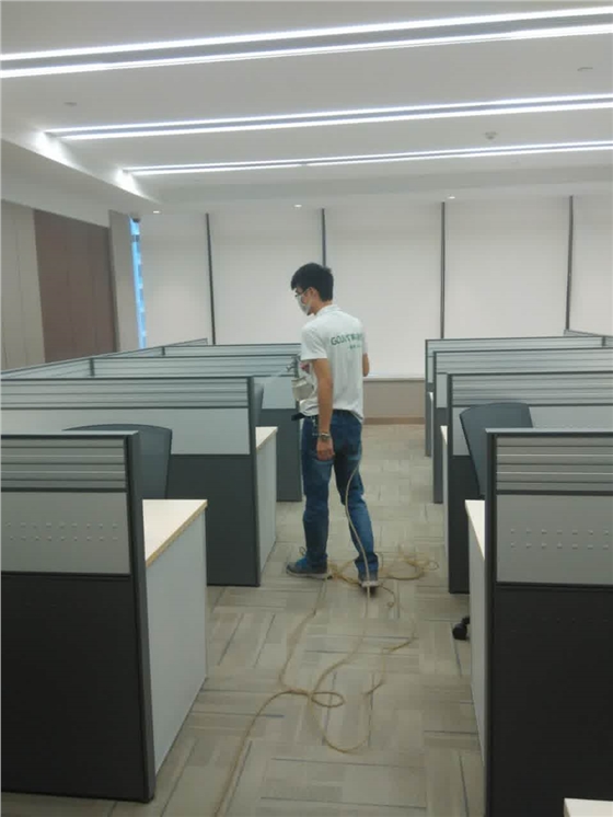工程師對辦公室進(jìn)行治理