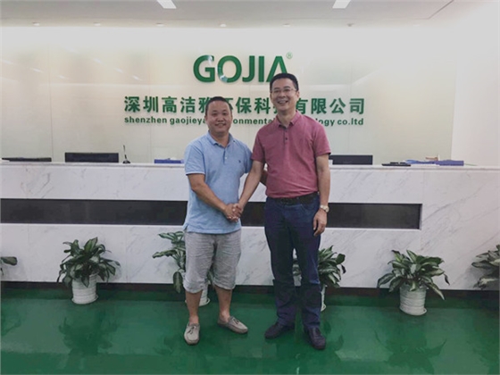 　高潔雅加盟商-張總，共享除甲醛行業(yè)無限未來，加盟除甲醛高潔雅您的第一選擇。