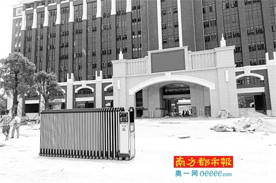 開學在即學校施工還不見停 家長擔憂裝修污染