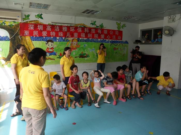 公益活動：高潔雅將愛心帶進兒童福利院.jpg