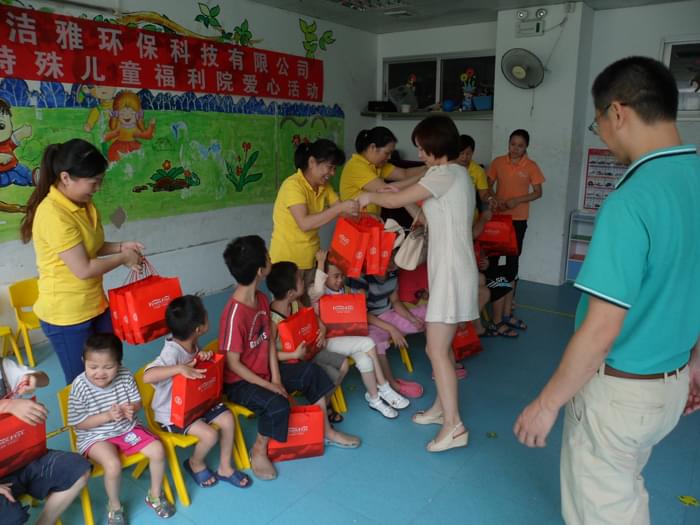 公益活動：高潔雅將愛心帶進兒童福利院.jpg