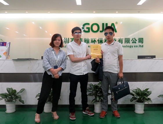高潔雅加盟商大合影，除甲醛加盟行業(yè)市場(chǎng)穩(wěn)定，高潔雅更是有多種加盟除甲醛的支持。